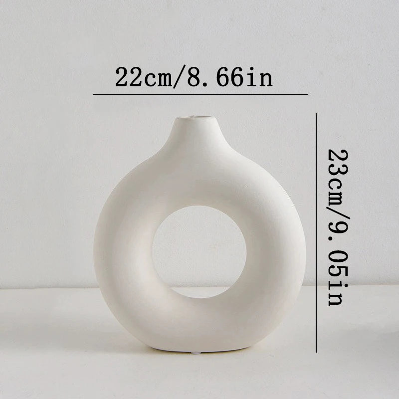 White vase with measurements: (D)22cm x (H)23cm