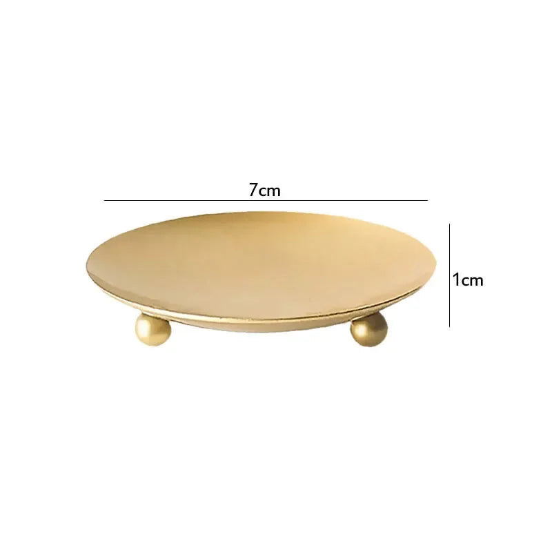 Gold round stand with dimensions: Diameter 7cm, Height 1cm