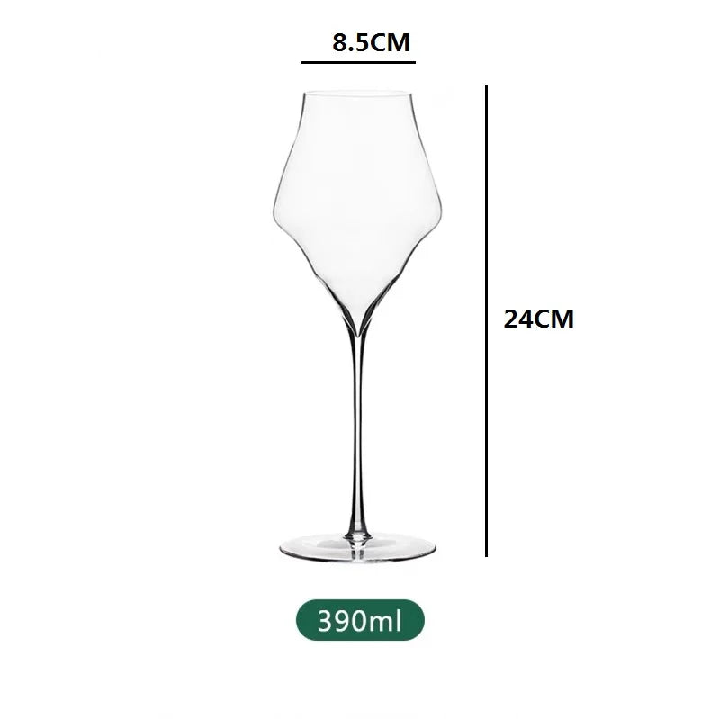 Clear wine glass with measurements: 8.5cm x 24cm 390ml