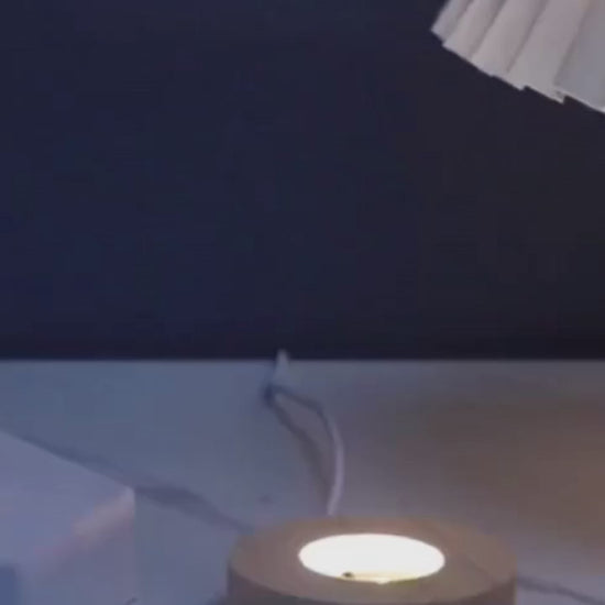 Video featuring the three dimensional display of the lamp and it's different models